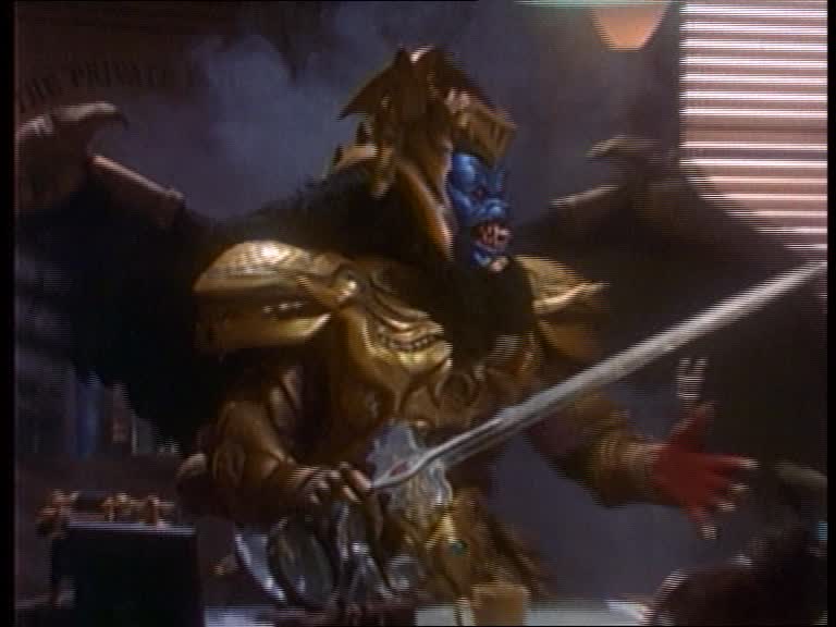 Goldar avec ses ailes et son épée